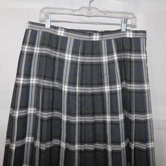 Elegant Checkered Midi Skirt in Gray - Picture 9 of 11